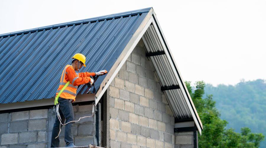 Expert Emergency Roof Repairs services in Braddock, ND